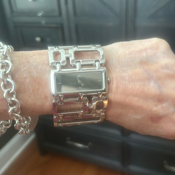 JLo Watch - Jennifer Lopez - Picture 4 of 7